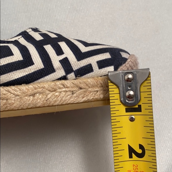 Tory Burch Clubhouse navy and cream geometric espadrilles 39 - Picture 8 of 11